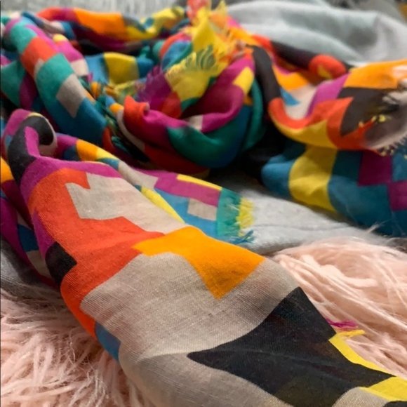 geometric design scarf‎ - Picture 2 of 2